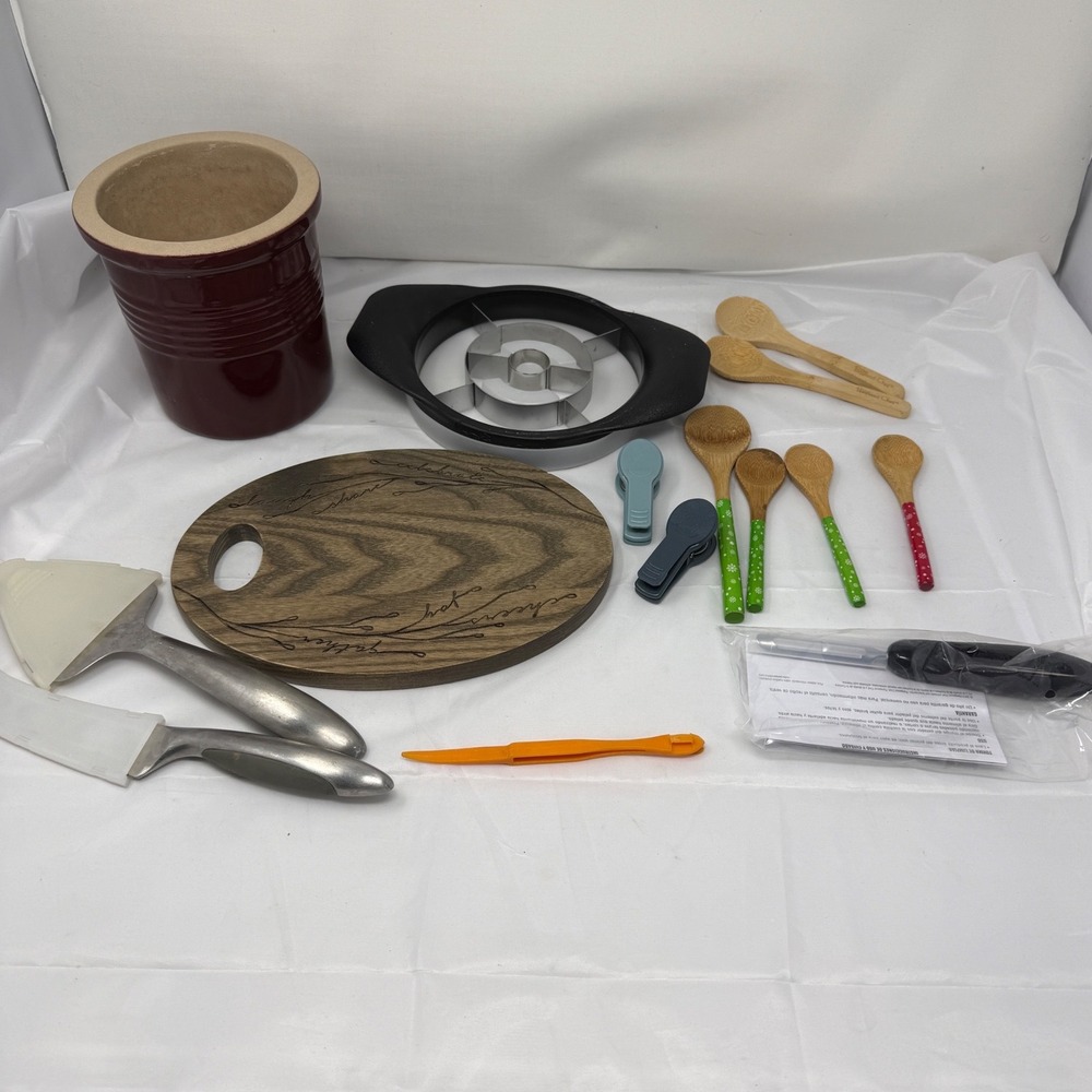 Pampered Chef‎ Kitchen Tool Lot Stoneware Crock Wood Board pineapple cutter,
